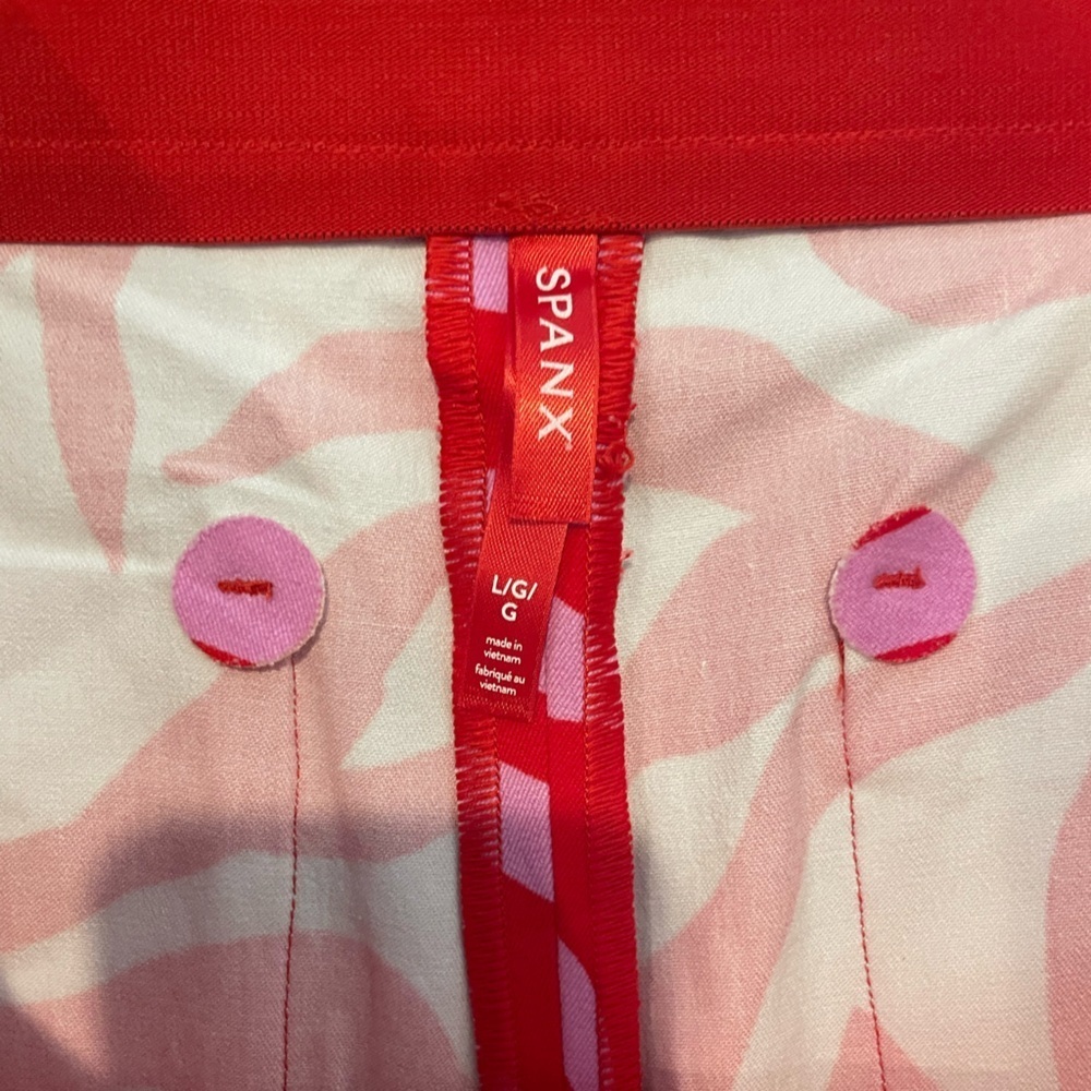 NWOT Spanx On the Go, Print Red and Pink Zebra Stripe Shorts, Size Large - Picture 5 of 6